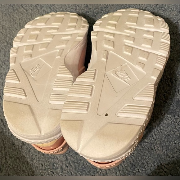 Nike Huraches - Picture 3 of 4